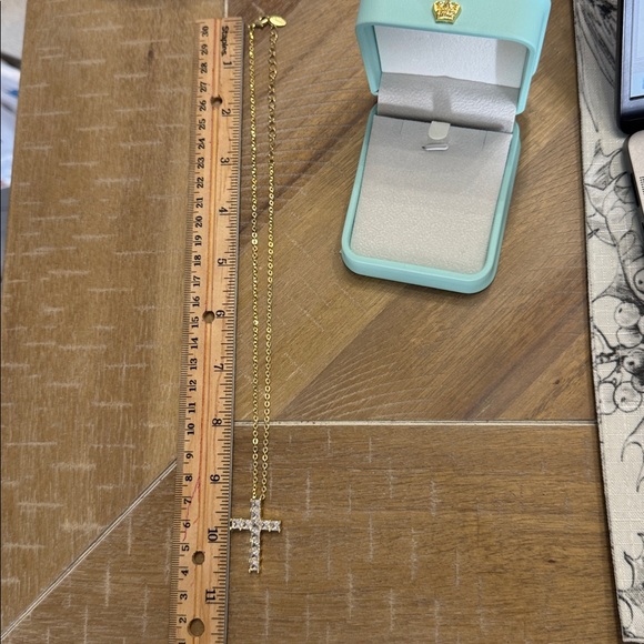 14k Gold plated beautiful Cross Necklace - AAA CZ’s very sparkly - Picture 6 of 8